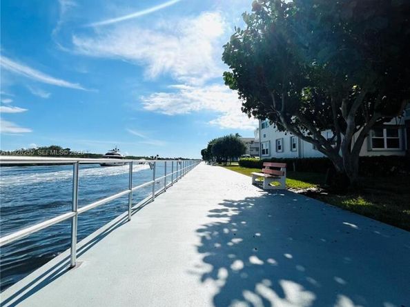 150 E Horizons  E 310, Boynton Beach FL 33435