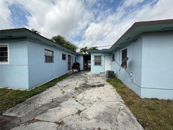 1090 NW 112th St, Miami FL 33168