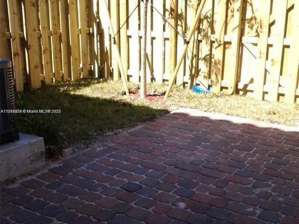 3217 SE 4th St, Homestead FL 33033