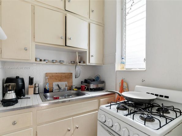 808 84th St, Miami Beach FL 33141