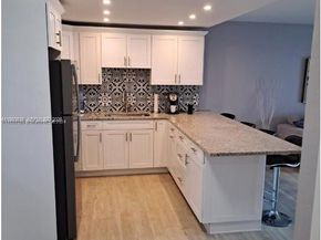 220 Kings Point Dr 106, Sunny Isles Beach FL 33160