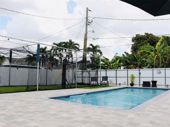 1847 W 2nd Ave, Hialeah FL 33010