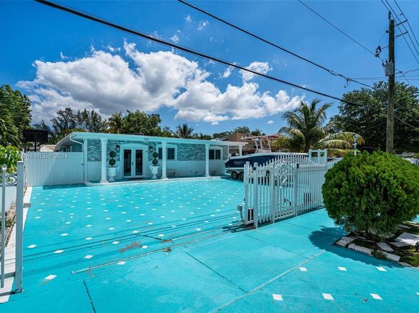 1651 NW 111th St, Miami FL 33167