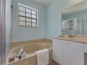 324 NW 153rd Ln, Pembroke Pines FL 33028