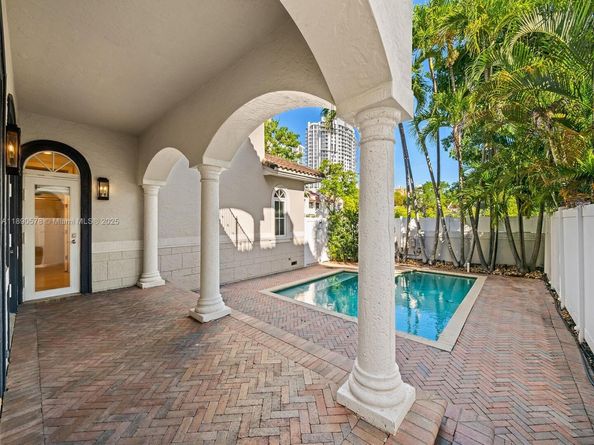 821 SE 2nd Ct, Fort Lauderdale FL 33301