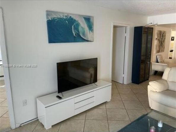 8255 Abbott Ave 402, Miami Beach FL 33141