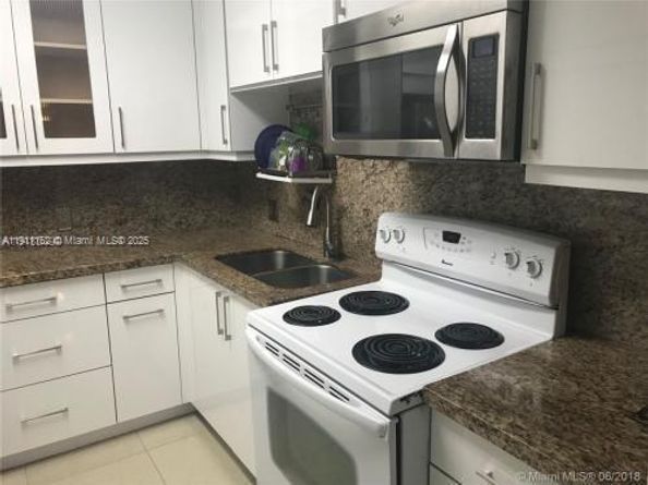 3401 N Country Club Dr 219, Aventura FL 33180