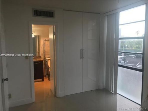 3401 N Country Club Dr 219, Aventura FL 33180