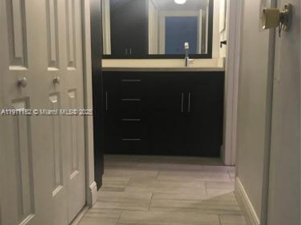 3401 N Country Club Dr 219, Aventura FL 33180