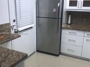 3401 N Country Club Dr 219, Aventura FL 33180