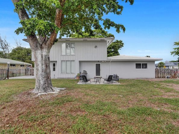 63 SE 5th Ave, Deerfield Beach FL 33441