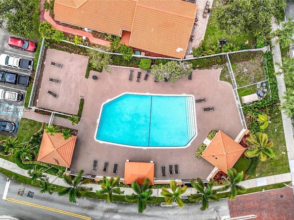 15329 SW 51st St, Davie FL 33331