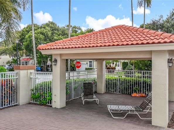 15329 SW 51st St, Davie FL 33331