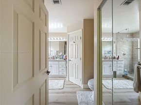 15329 SW 51st St, Davie FL 33331