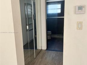 240 Collins Ave, Miami Beach FL 33139