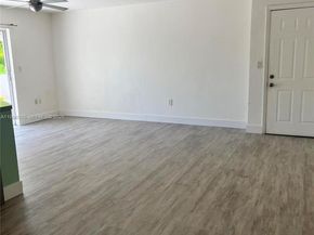 240 Collins Ave, Miami Beach FL 33139