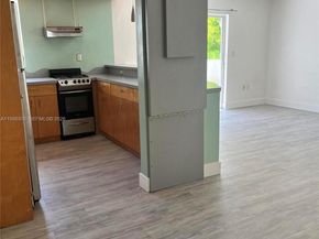 240 Collins Ave, Miami Beach FL 33139