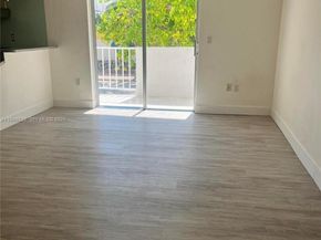 240 Collins Ave, Miami Beach FL 33139