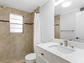 2201 SE 9th St 106, Pompano Beach FL 33062