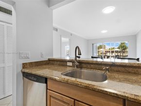 2201 SE 9th St 106, Pompano Beach FL 33062