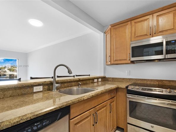 2201 SE 9th St 106, Pompano Beach FL 33062