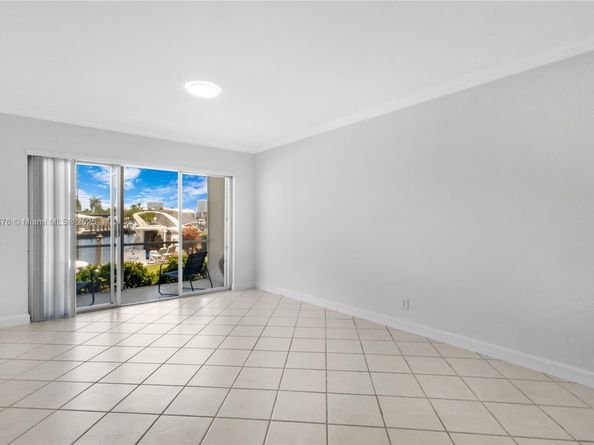 2201 SE 9th St 106, Pompano Beach FL 33062