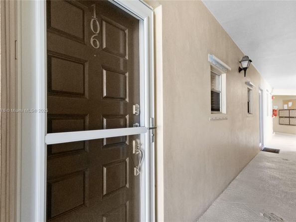 2201 SE 9th St 106, Pompano Beach FL 33062