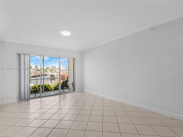 2201 SE 9th St 106, Pompano Beach FL 33062