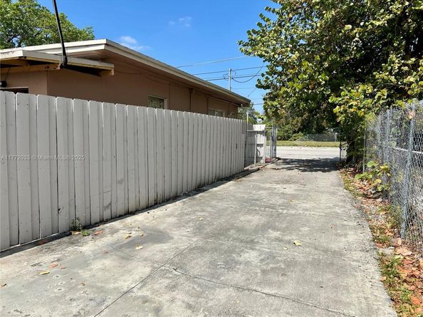 1940 Ali Baba Ave, Opa-Locka FL 33054