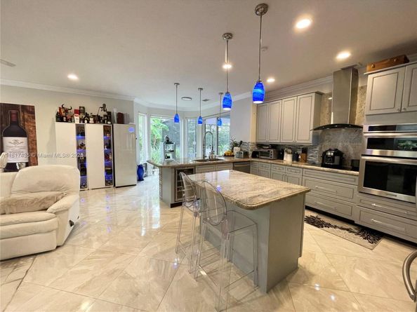 523 Stonemont Dr, Weston FL 33326