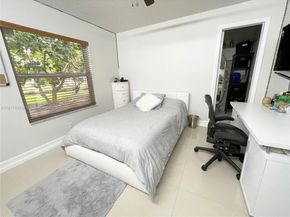 523 Stonemont Dr, Weston FL 33326