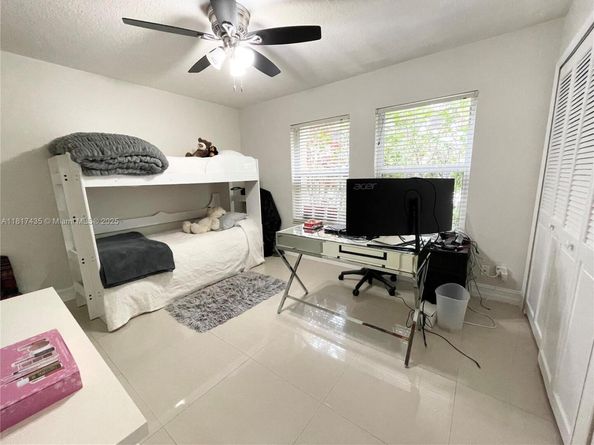 523 Stonemont Dr, Weston FL 33326