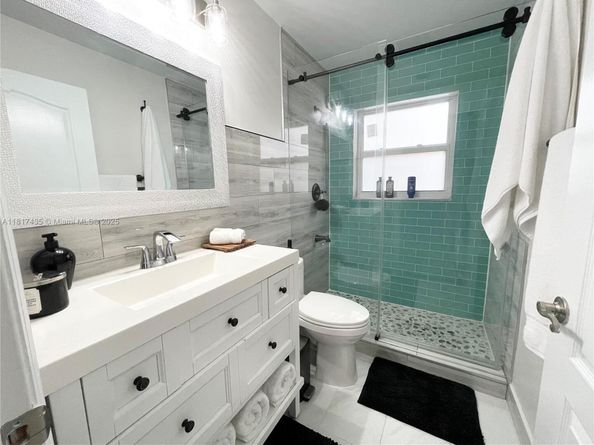 523 Stonemont Dr, Weston FL 33326