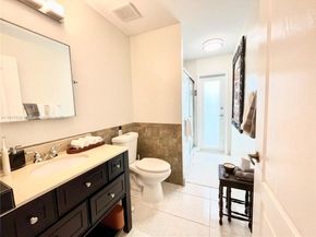 523 Stonemont Dr, Weston FL 33326
