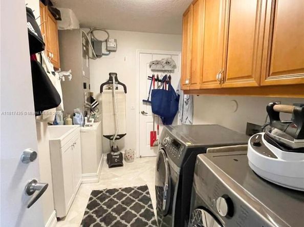 523 Stonemont Dr, Weston FL 33326