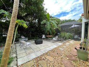 523 Stonemont Dr, Weston FL 33326