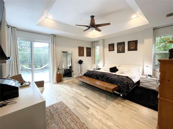 523 Stonemont Dr, Weston FL 33326