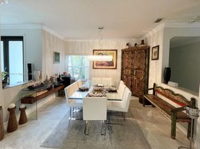 523 Stonemont Dr, Weston FL 33326