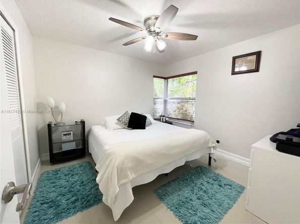 523 Stonemont Dr, Weston FL 33326