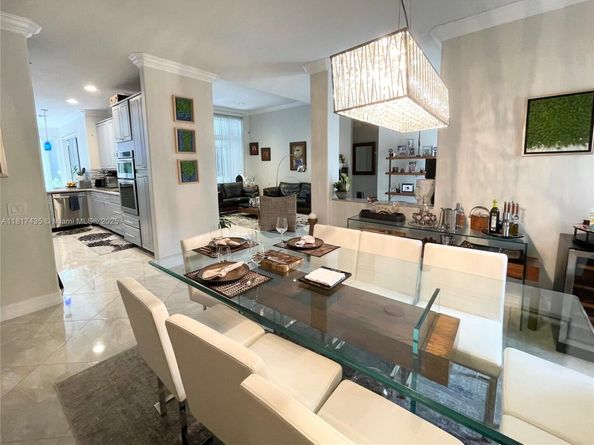523 Stonemont Dr, Weston FL 33326