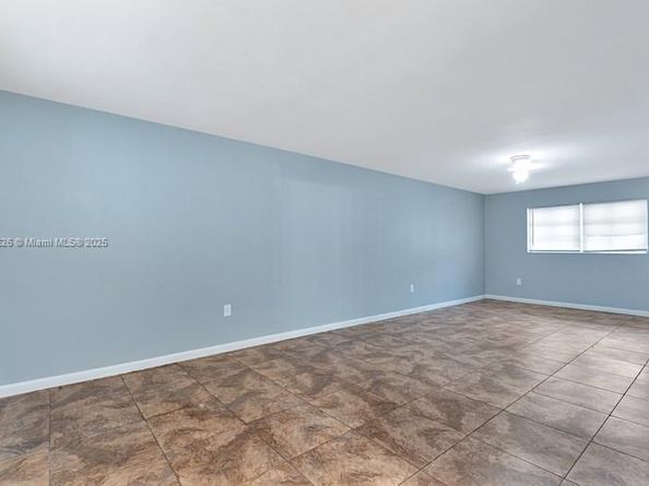 12890 NE 8th Ave 103, North Miami FL 33161