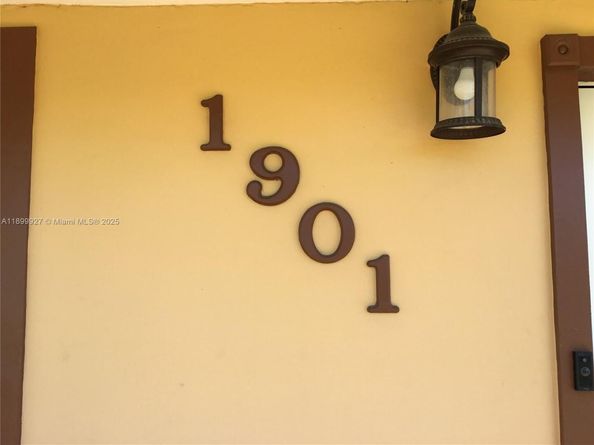 1901 SW 90th Ave, Miami FL 33165