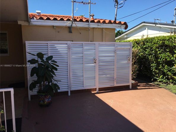 1901 SW 90th Ave, Miami FL 33165