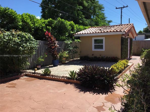 1901 SW 90th Ave, Miami FL 33165