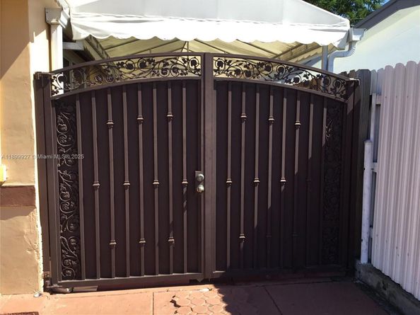 1901 SW 90th Ave, Miami FL 33165