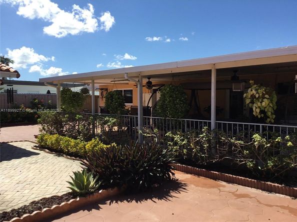 1901 SW 90th Ave, Miami FL 33165