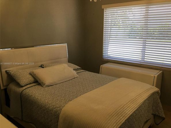 1901 SW 90th Ave, Miami FL 33165