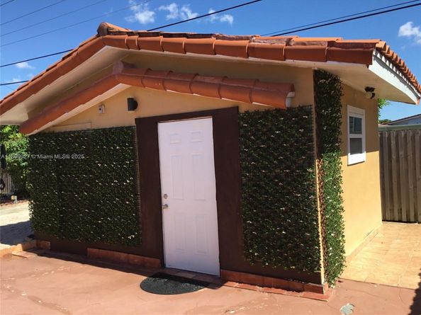 1901 SW 90th Ave, Miami FL 33165