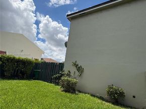 8346 NW 10th St, Miami FL 33126