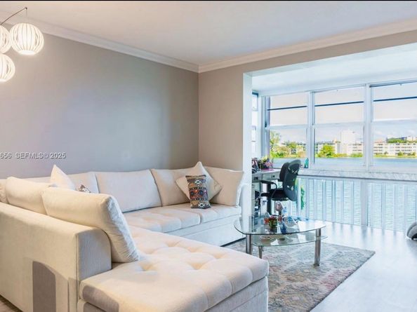 18555 NE 14th Ave 619, Miami FL 33179